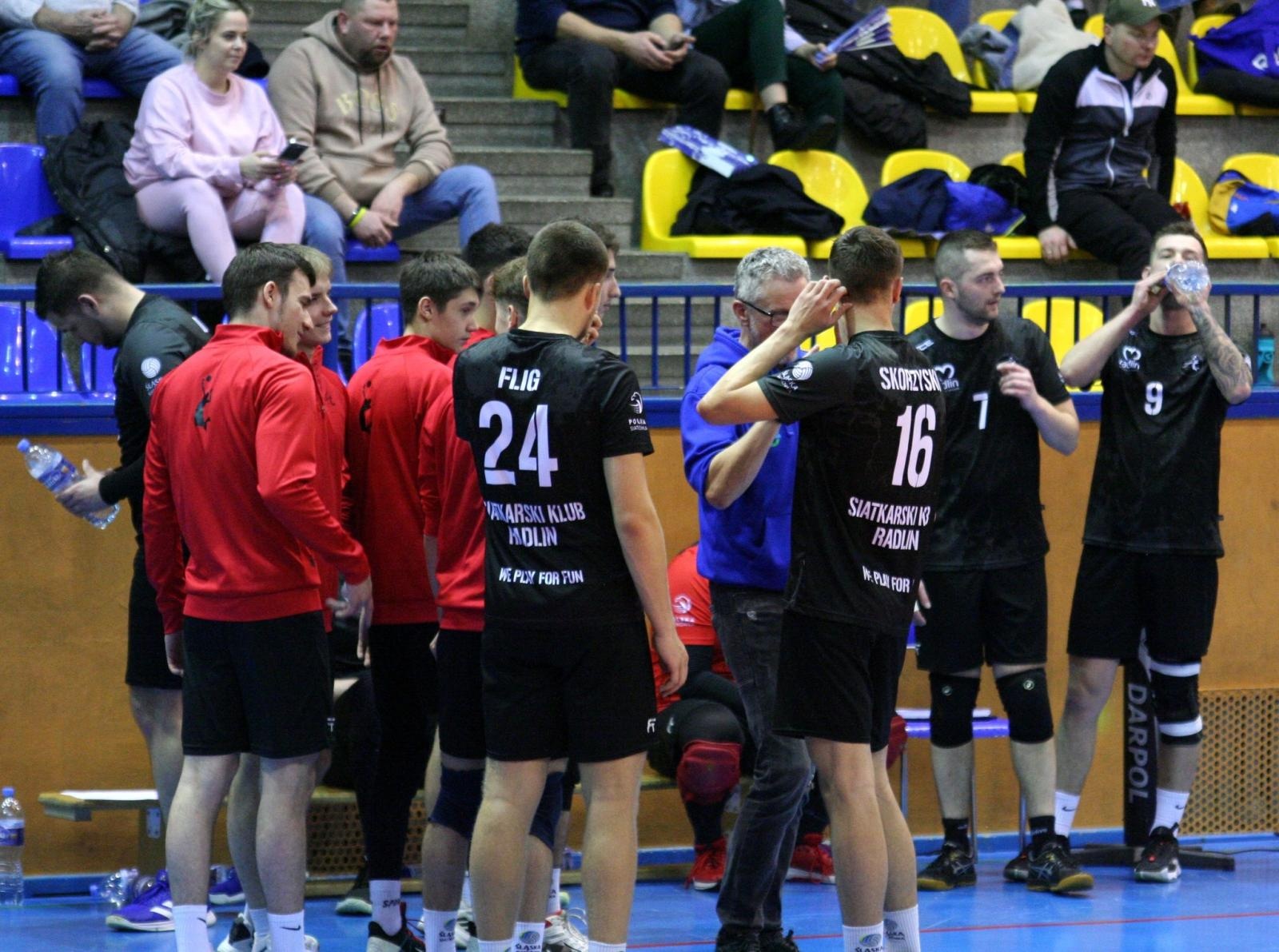 Zdjęcie w galerii na portalu naszwodzislaw.com: Radliński mur za twardy dla siatkarzy z Raciborza wiadomości z regionu