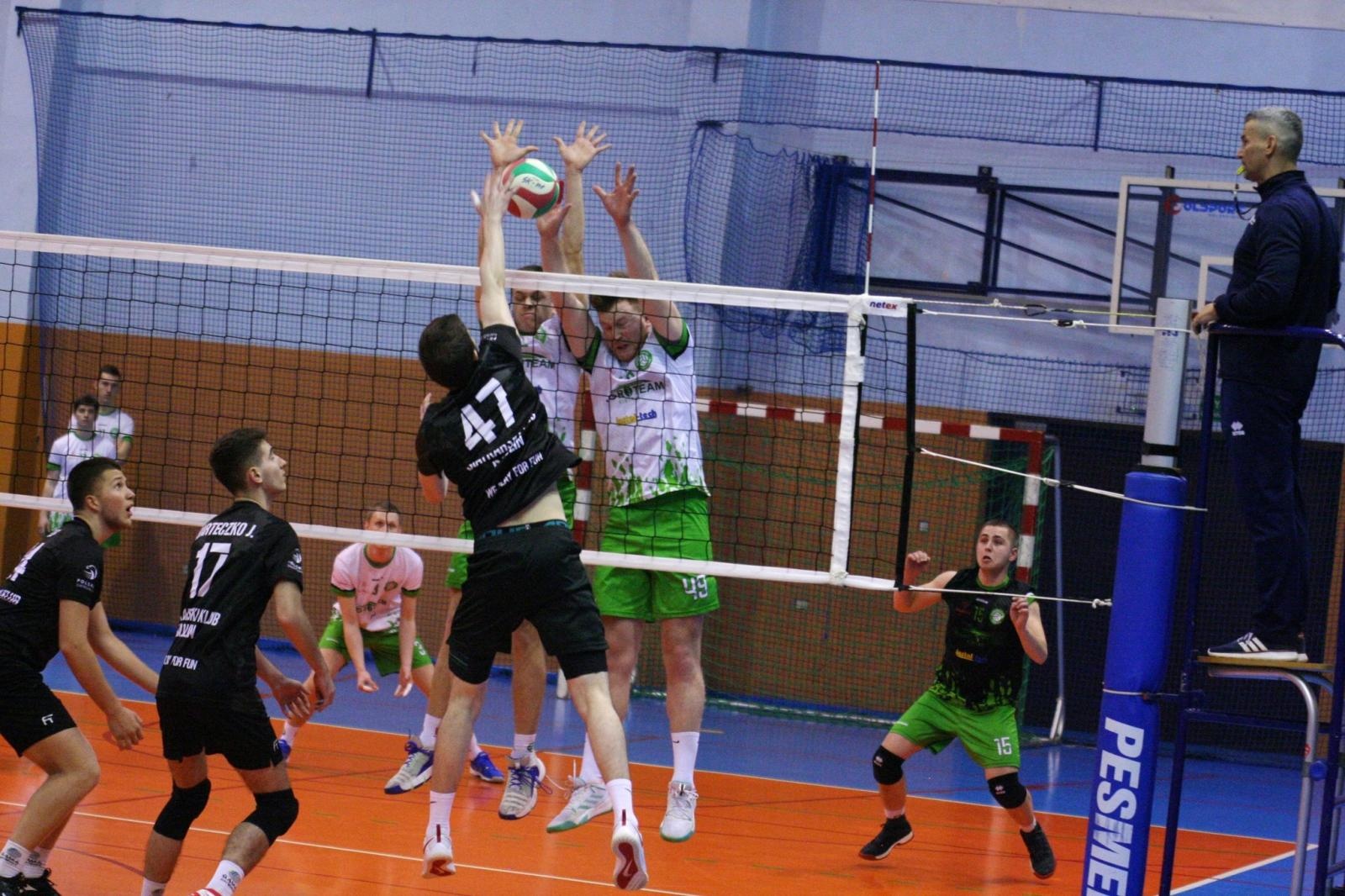 Zdjęcie w galerii na portalu naszwodzislaw.com: Radliński mur za twardy dla siatkarzy z Raciborza wiadomości z regionu