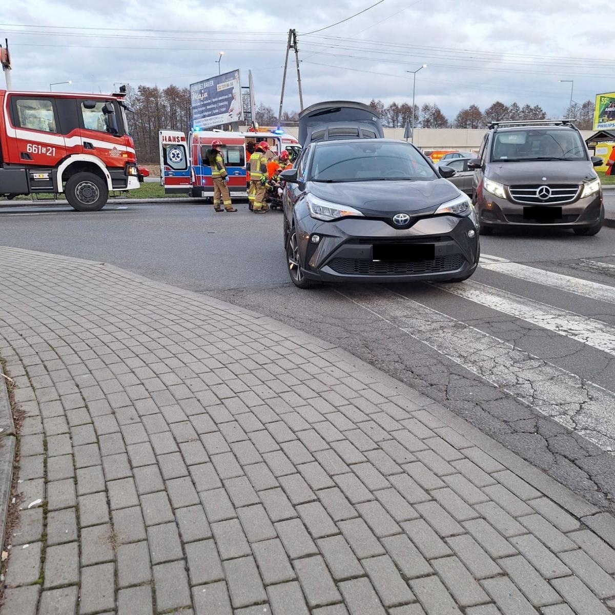 Zdjęcie w galerii na portalu naszwodzislaw.com: Groźne zdarzenie na skrzyżowaniu Rzecznej i Bogumińskiej. Motocyklista w szpitalu wiadomości z regionu