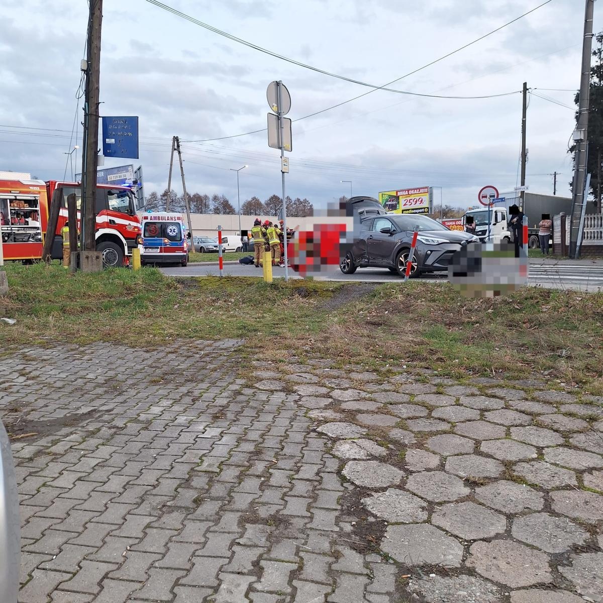 Zdjęcie w galerii na portalu naszwodzislaw.com: Groźne zdarzenie na skrzyżowaniu Rzecznej i Bogumińskiej. Motocyklista w szpitalu wiadomości z regionu