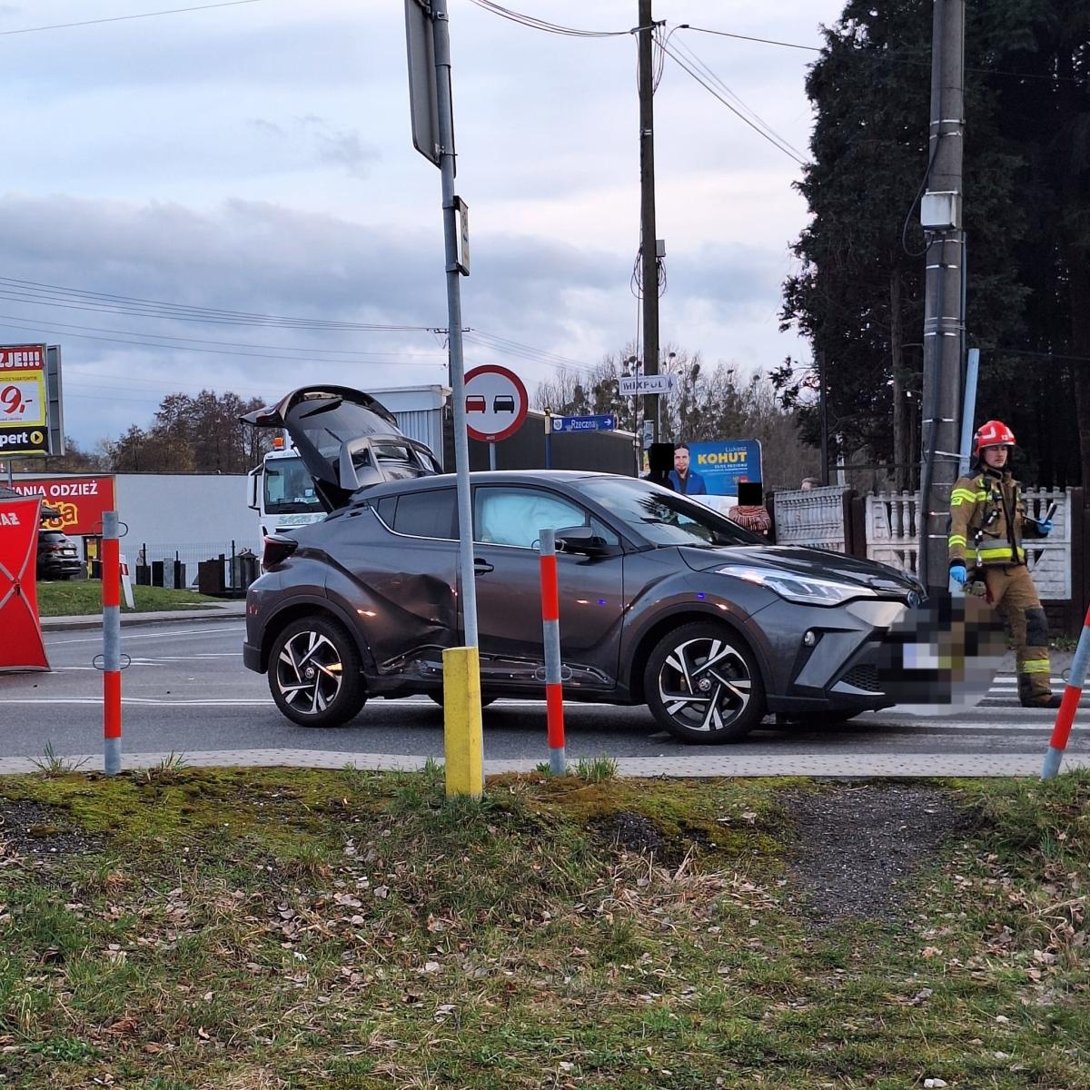 Zdjęcie w galerii na portalu naszwodzislaw.com: Groźne zdarzenie na skrzyżowaniu Rzecznej i Bogumińskiej. Motocyklista w szpitalu wiadomości z regionu