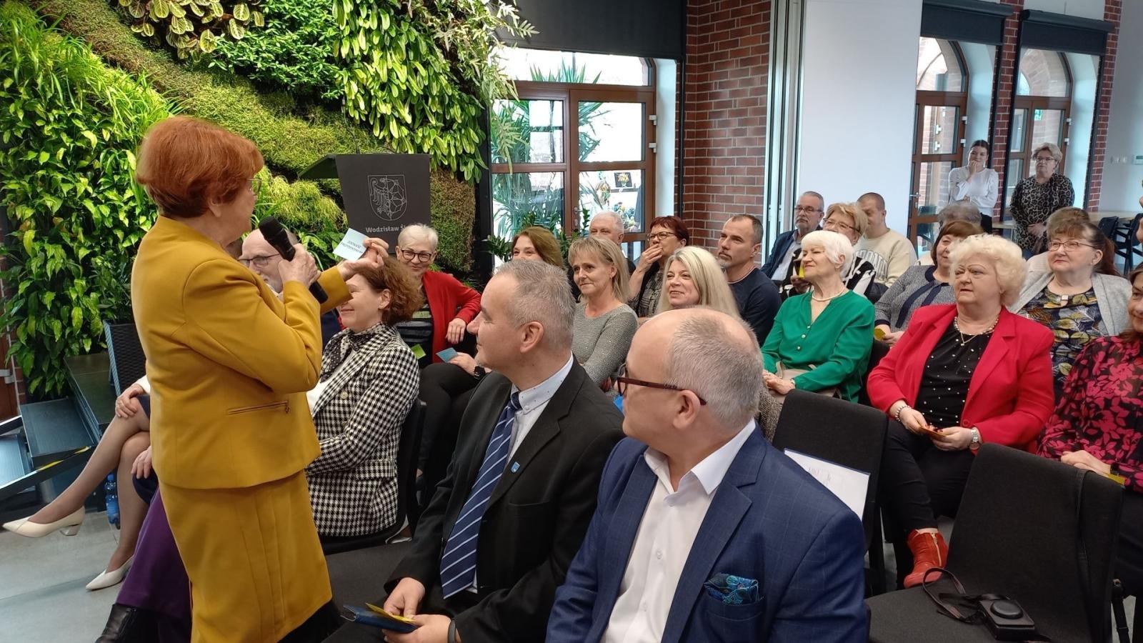 Zdjęcie w galerii na portalu naszwodzislaw.com: Aktywni w każdym wieku. Konferencja na wodzisławskim dworcu wiadomości z regionu