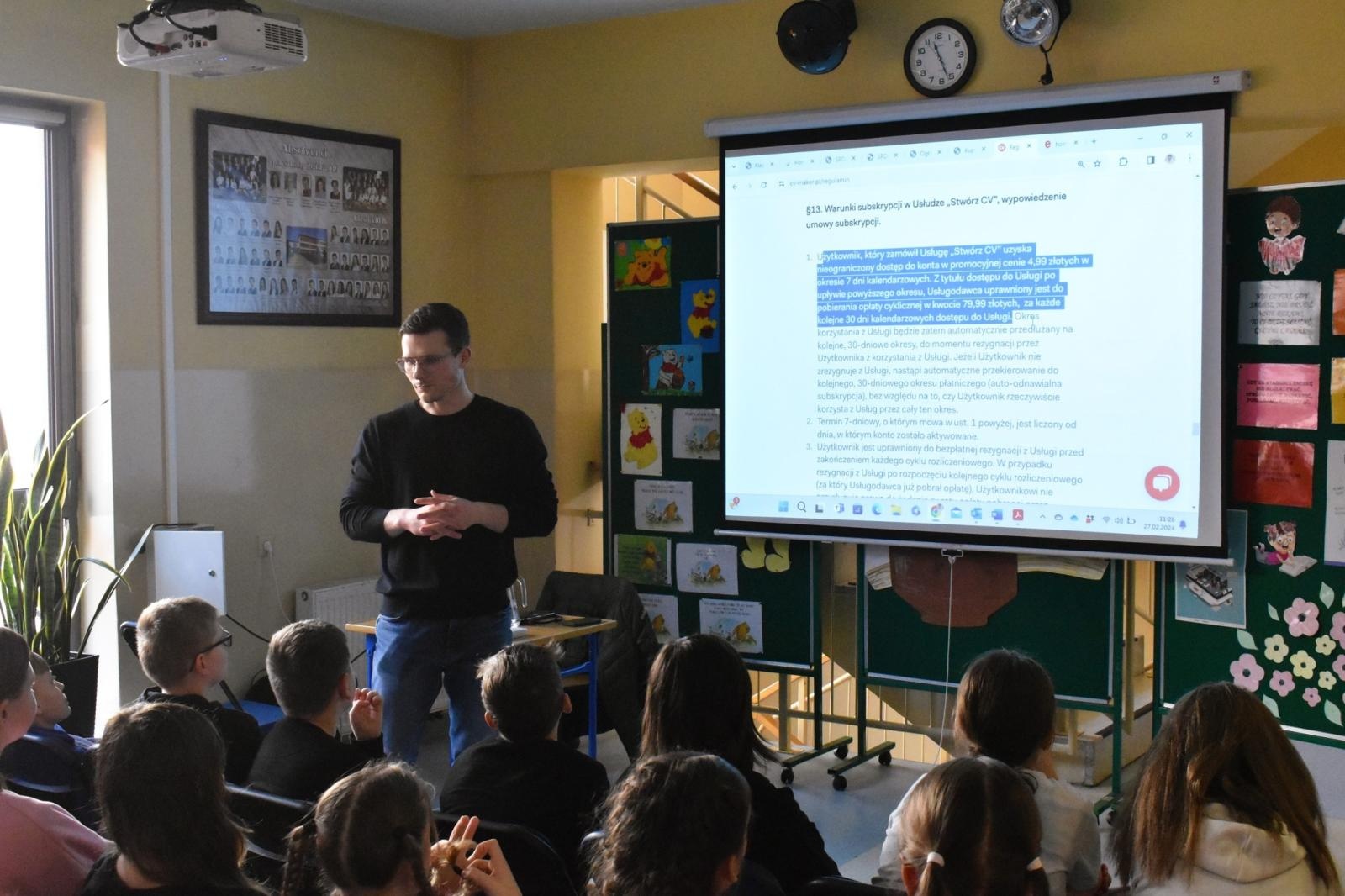 Zdjęcie w galerii na portalu naszwodzislaw.com: Warsztaty cyberbezpieczeństwa w skrzyszowskiej szkole wiadomości z regionu