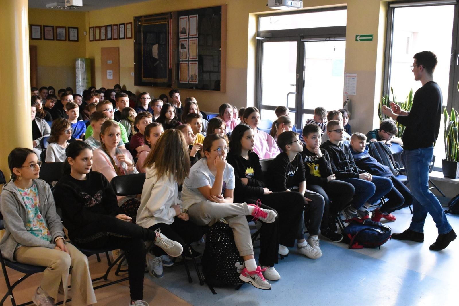 Zdjęcie w galerii na portalu naszwodzislaw.com: Warsztaty cyberbezpieczeństwa w skrzyszowskiej szkole wiadomości z regionu