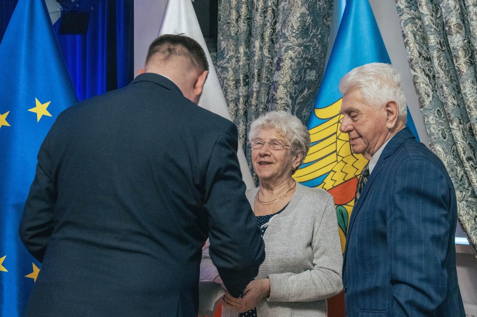 Zdjęcie w galerii na portalu naszwodzislaw.com: Jubilaci świętowali złote, szmaragdowe i diamentowe gody wiadomości z regionu