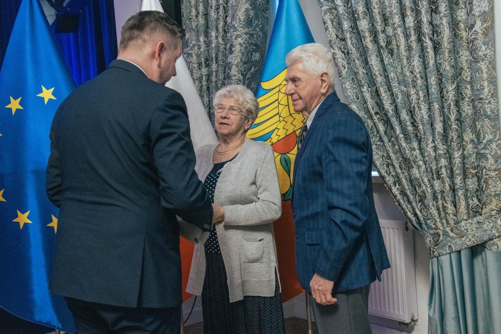 Zdjęcie w galerii na portalu naszwodzislaw.com: Jubilaci świętowali złote, szmaragdowe i diamentowe gody wiadomości z regionu