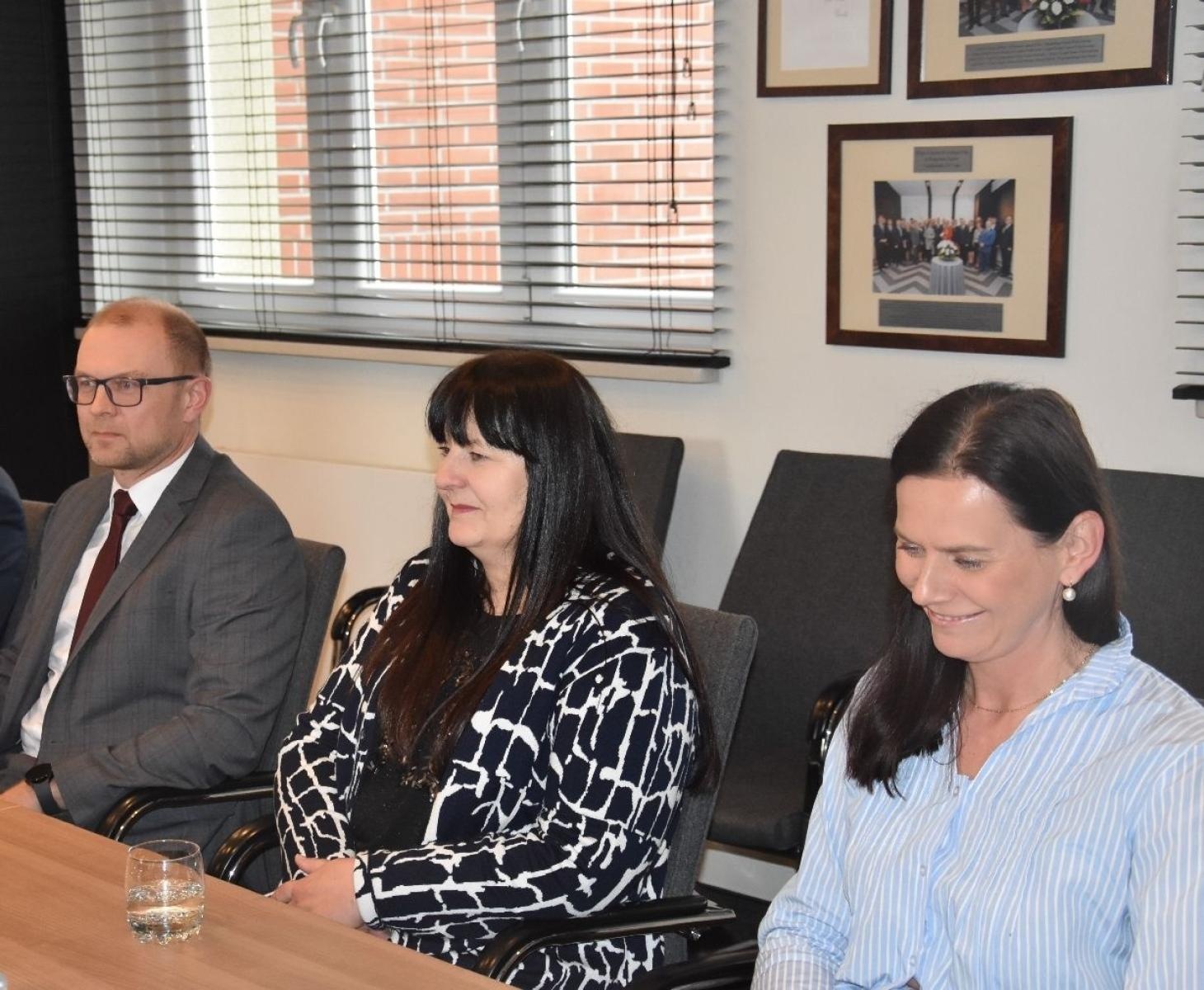 Zdjęcie w galerii na portalu naszwodzislaw.com: Dwie powiatowe szkoły z nowymi partnerami wiadomości z regionu