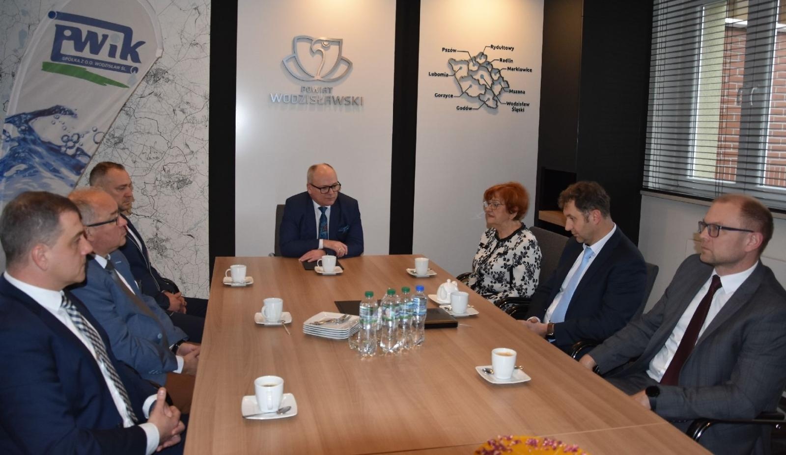 Zdjęcie w galerii na portalu naszwodzislaw.com: Dwie powiatowe szkoły z nowymi partnerami wiadomości z regionu