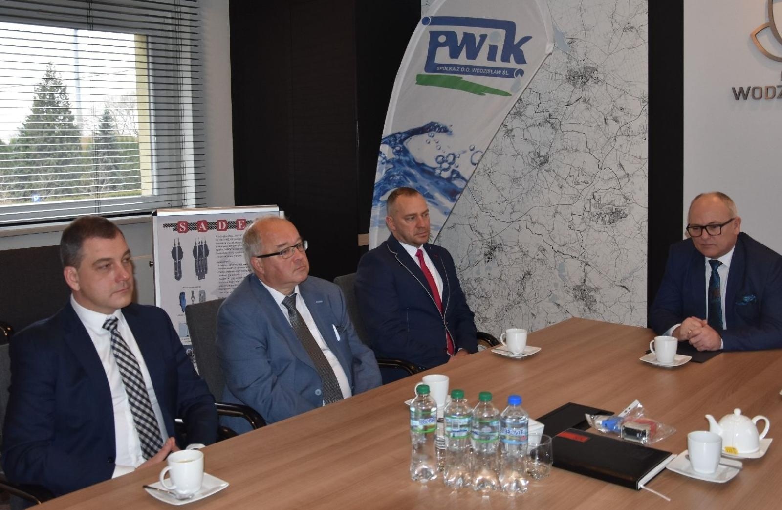 Zdjęcie w galerii na portalu naszwodzislaw.com: Dwie powiatowe szkoły z nowymi partnerami wiadomości z regionu