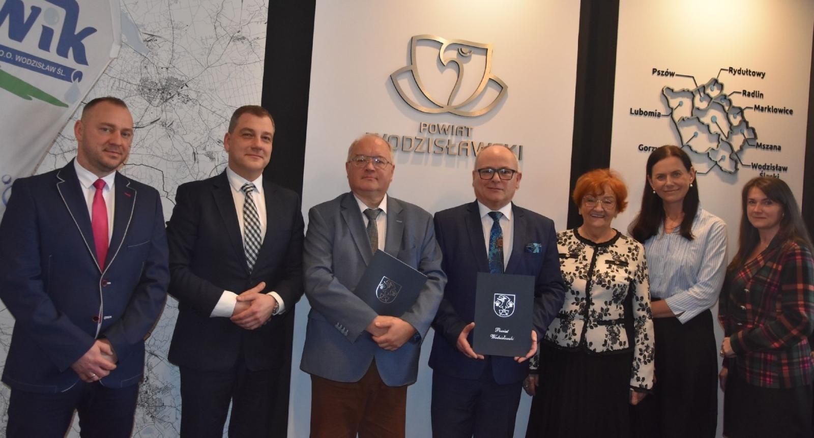 Zdjęcie w galerii na portalu naszwodzislaw.com: Dwie powiatowe szkoły z nowymi partnerami wiadomości z regionu