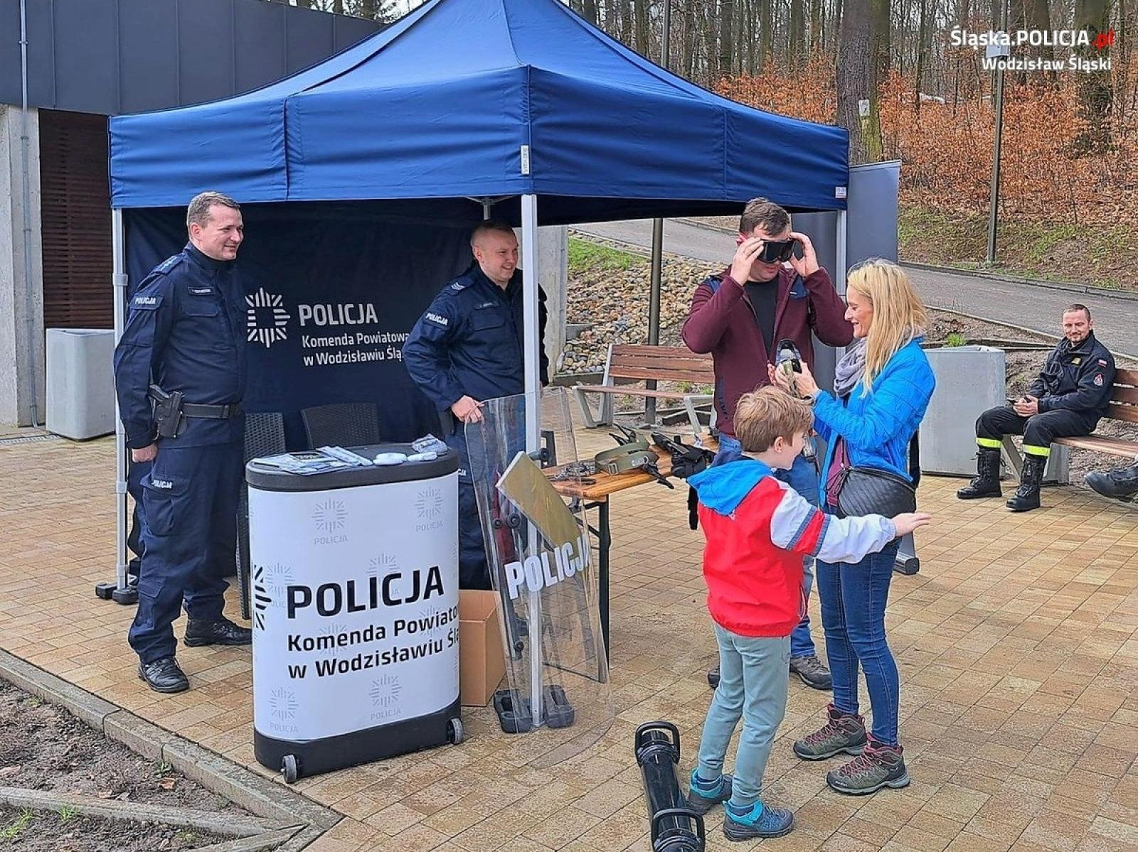 Zdjęcie w galerii na portalu naszwodzislaw.com: Wodzisławscy policjanci na XII Biegu Pamięci Żołnierzy Wyklętych wiadomości z regionu
