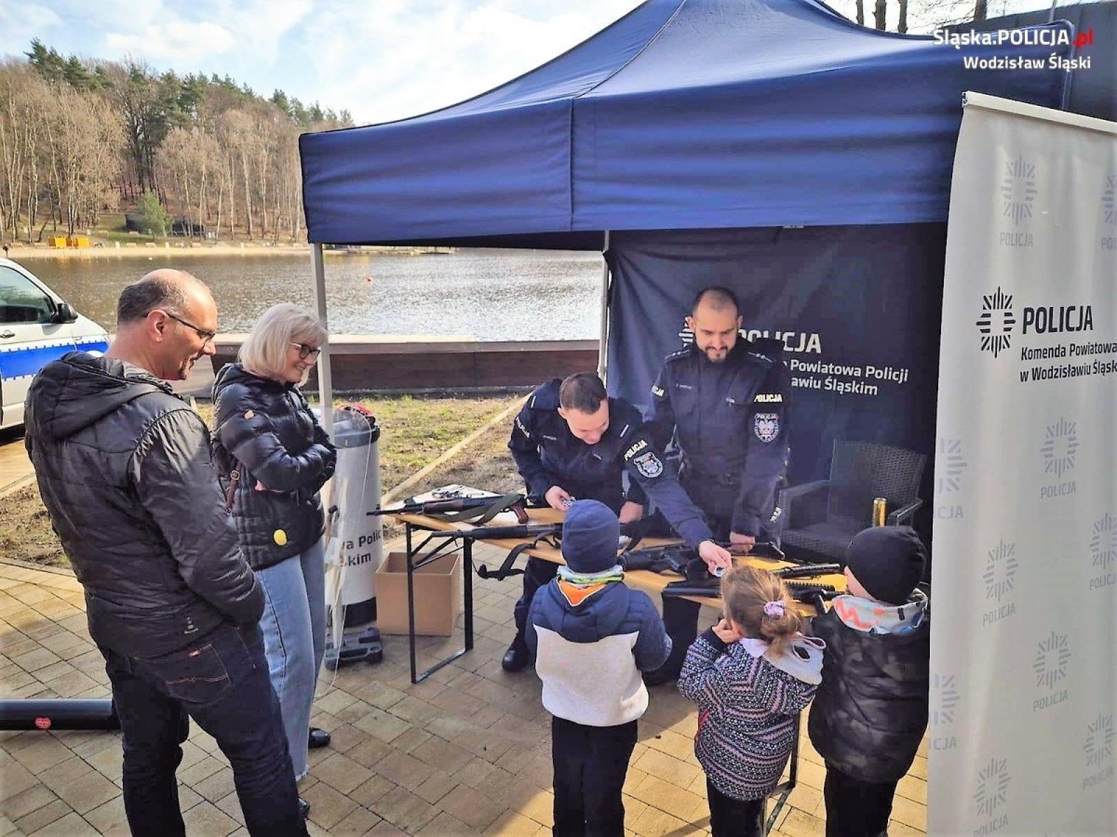 Zdjęcie w galerii na portalu naszwodzislaw.com: Wodzisławscy policjanci na XII Biegu Pamięci Żołnierzy Wyklętych wiadomości z regionu