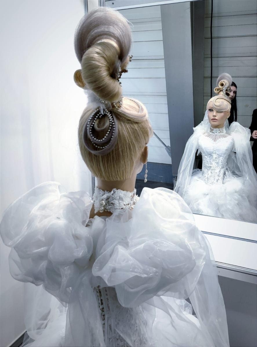 Zdjęcie w galerii na portalu naszwodzislaw.com: Wicemistrzyni Fryzjerstwa Polskiego uczy się w pszowskiej szkole wiadomości z regionu