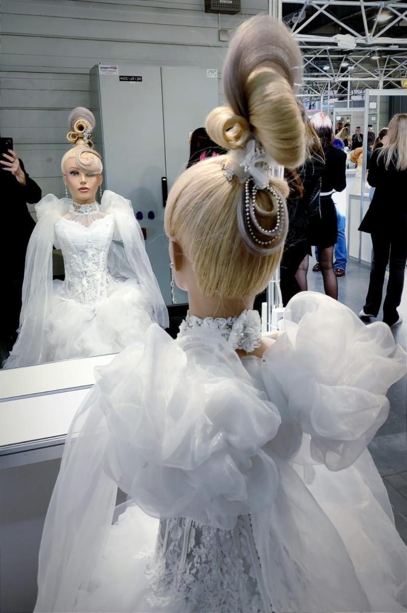 Zdjęcie w galerii na portalu naszwodzislaw.com: Wicemistrzyni Fryzjerstwa Polskiego uczy się w pszowskiej szkole wiadomości z regionu