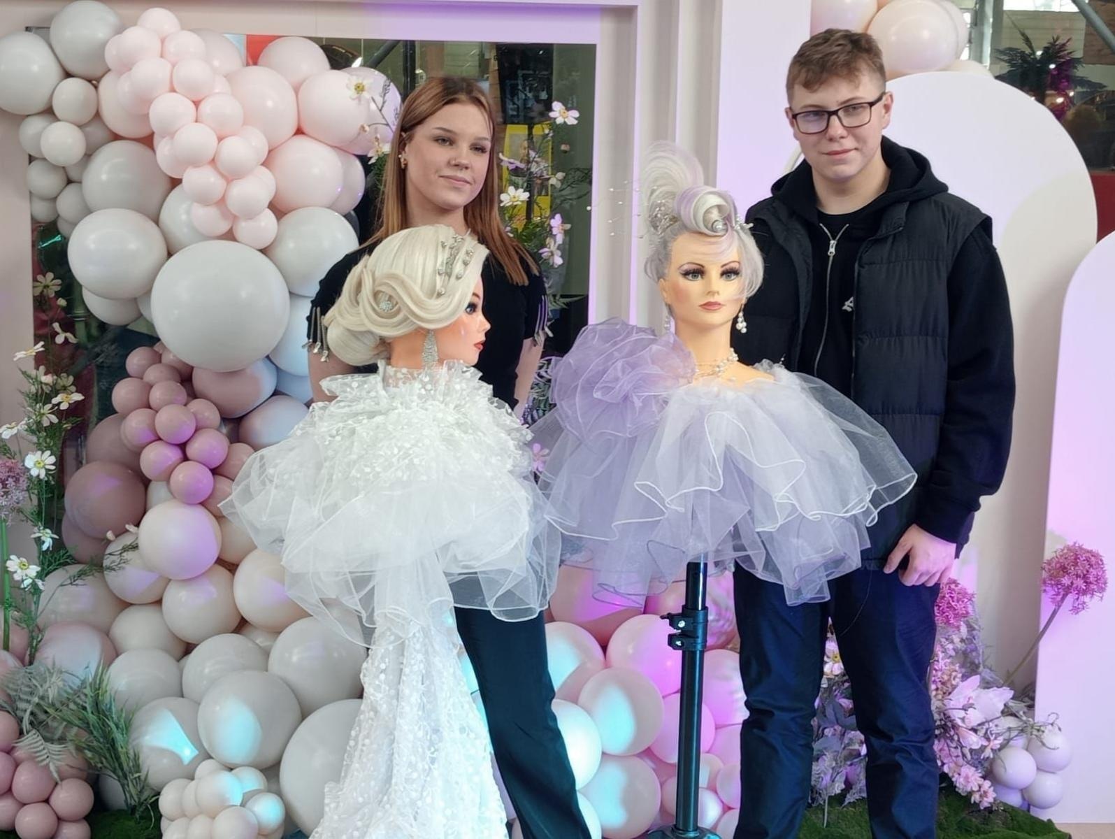 Zdjęcie w galerii na portalu naszwodzislaw.com: Wicemistrzyni Fryzjerstwa Polskiego uczy się w pszowskiej szkole wiadomości z regionu