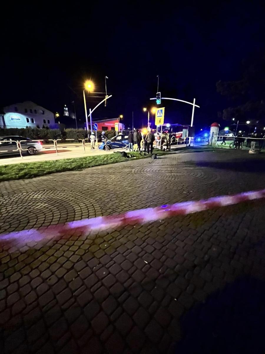 Zdjęcie w galerii na portalu naszwodzislaw.com: O krok od kolejnej tragedii na Młodzieżowej. Za kierownicą 18-latek wiadomości z regionu
