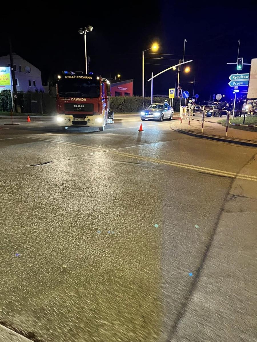 Zdjęcie w galerii na portalu naszwodzislaw.com: O krok od kolejnej tragedii na Młodzieżowej. Za kierownicą 18-latek wiadomości z regionu