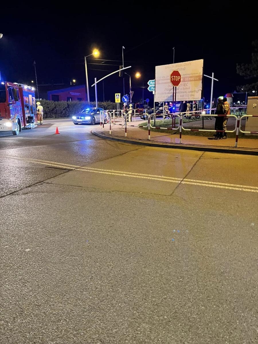 Zdjęcie w galerii na portalu naszwodzislaw.com: O krok od kolejnej tragedii na Młodzieżowej. Za kierownicą 18-latek wiadomości z regionu