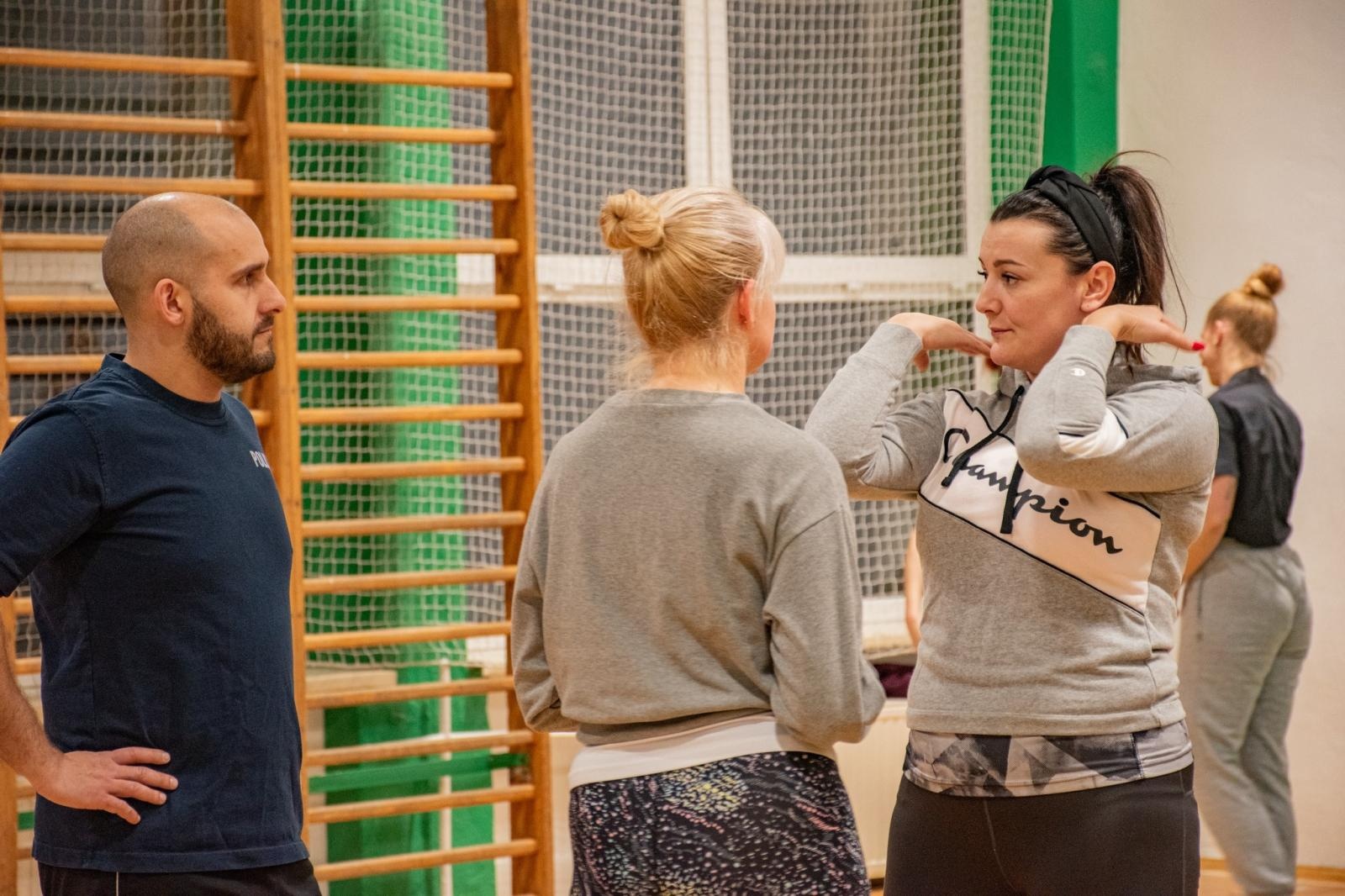 Zdjęcie w galerii na portalu naszwodzislaw.com: Wodzisławianki poznały tajniki samoobrony wiadomości z regionu