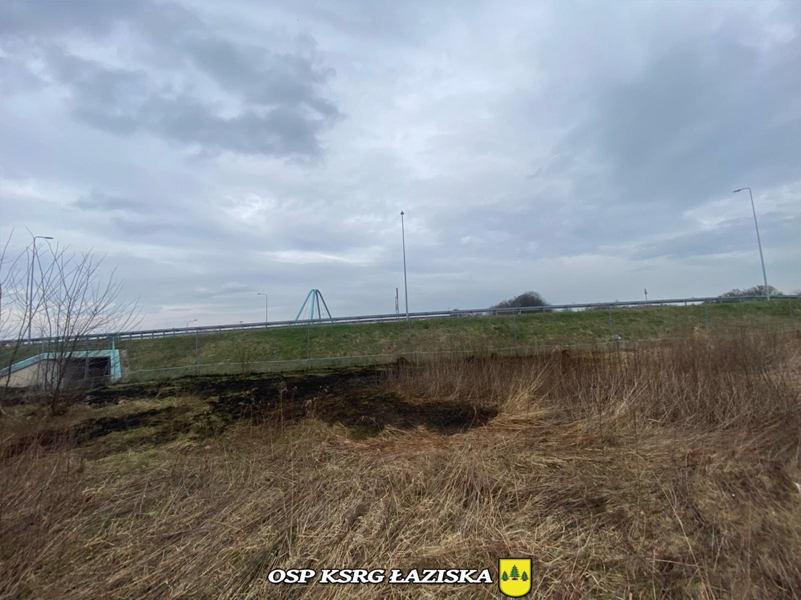 Zdjęcie w galerii na portalu naszwodzislaw.com: Dwa pożary traw w Skrzyszowie wiadomości z regionu