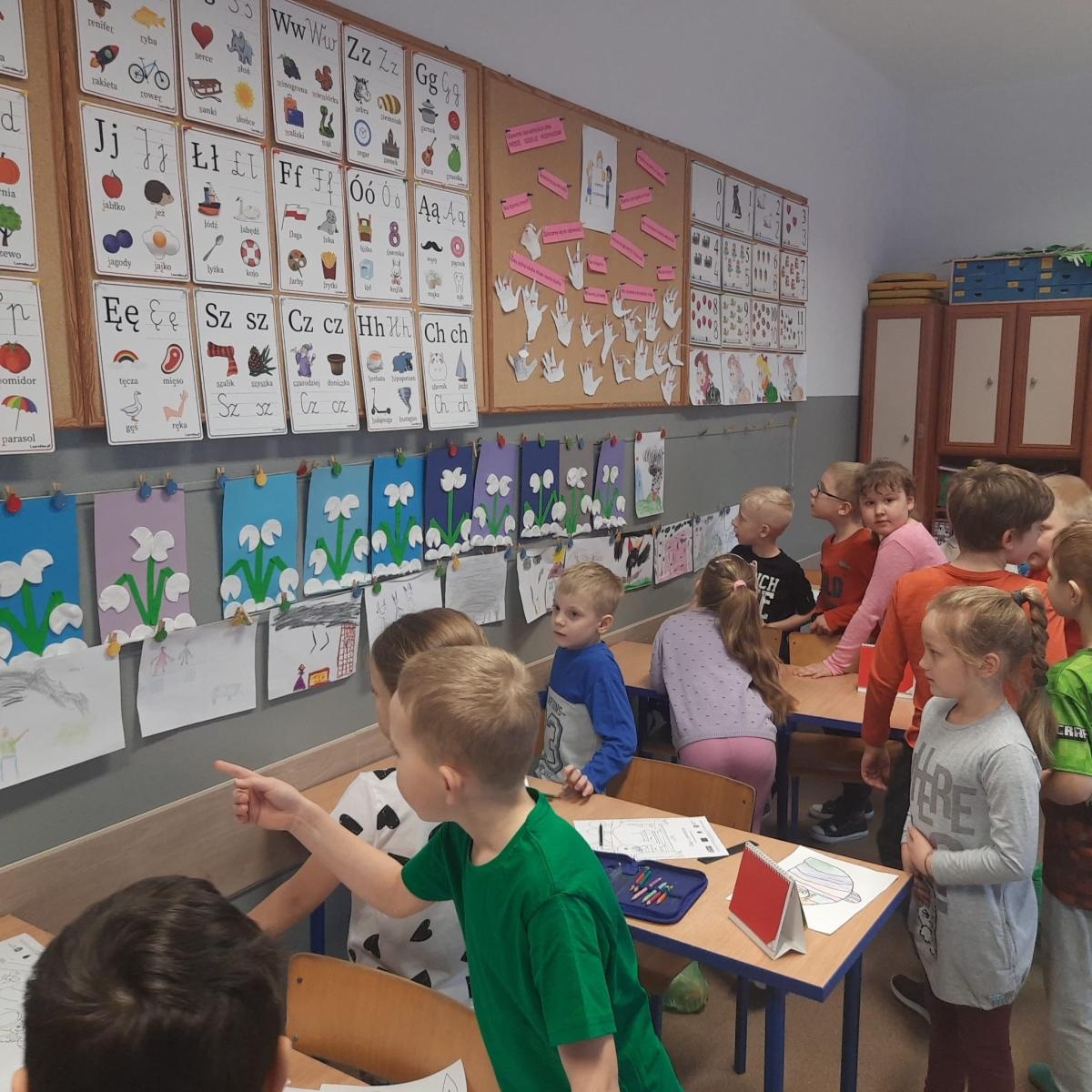 Zdjęcie w galerii na portalu naszwodzislaw.com: W SP nr 10 uczniowie rozmawiali o ochronie powietrza wiadomości z regionu