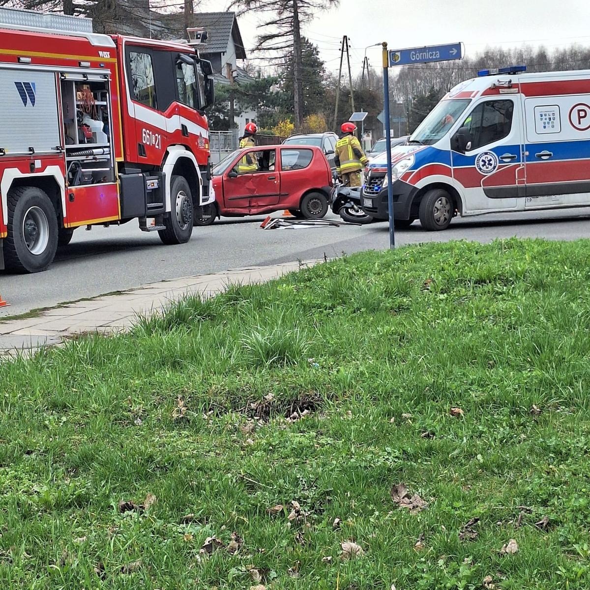 Zdjęcie w galerii na portalu naszwodzislaw.com: Motocykl i seicento zderzyły się na skrzyżowaniu Pszowskiej z Górniczą wiadomości z regionu