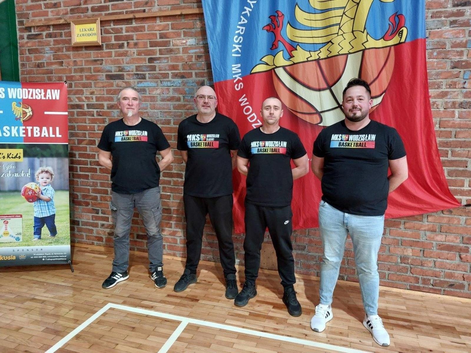 Zdjęcie w galerii na portalu naszwodzislaw.com: Koszykarski mecz pełen emocji wiadomości z regionu