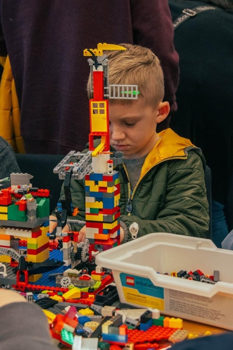 Zdjęcie w galerii na portalu naszwodzislaw.com: Wydarzenie Roboty, Gry i Ty z ogromnym zainteresowaniem [FOTO] wiadomości z regionu