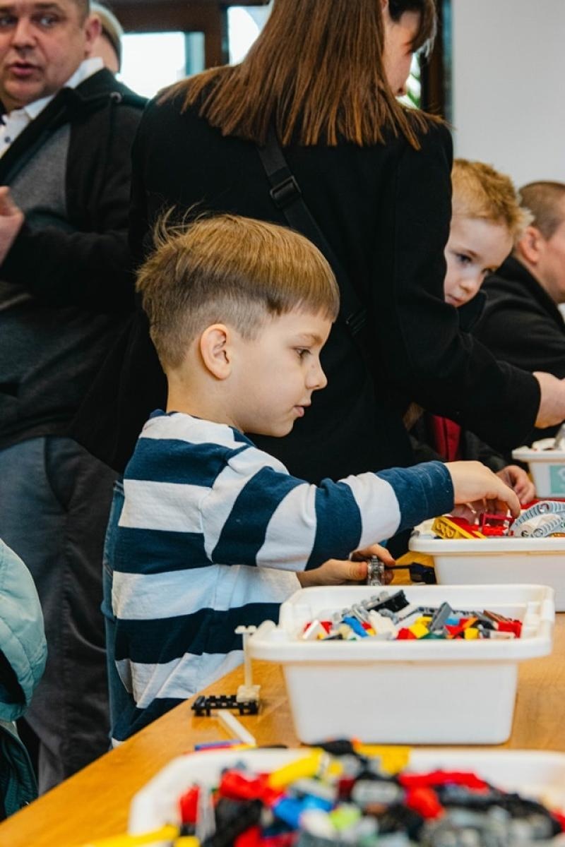 Zdjęcie w galerii na portalu naszwodzislaw.com: Wydarzenie Roboty, Gry i Ty z ogromnym zainteresowaniem [FOTO] wiadomości z regionu