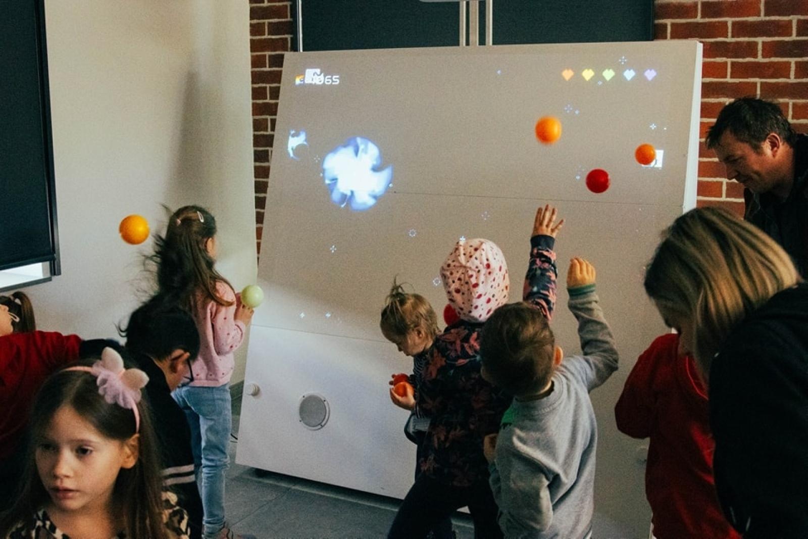 Zdjęcie w galerii na portalu naszwodzislaw.com: Wydarzenie Roboty, Gry i Ty z ogromnym zainteresowaniem [FOTO] wiadomości z regionu