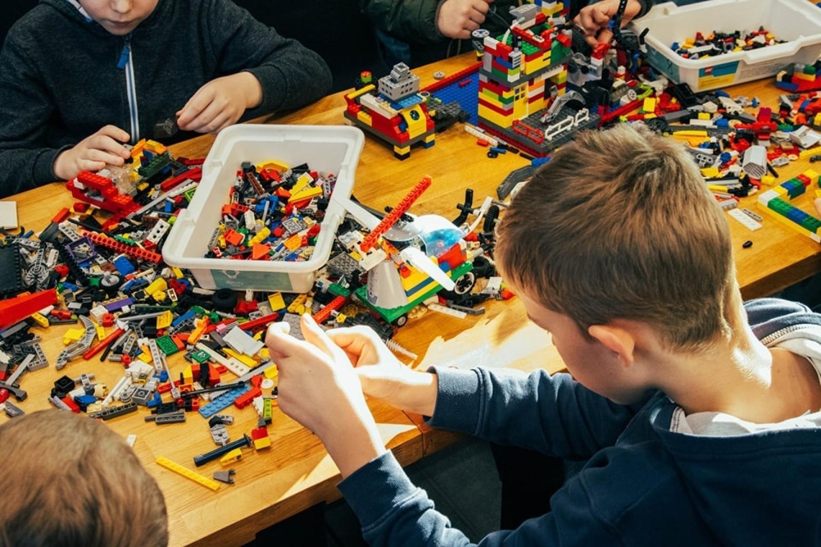 Zdjęcie w galerii na portalu naszwodzislaw.com: Wydarzenie Roboty, Gry i Ty z ogromnym zainteresowaniem [FOTO] wiadomości z regionu