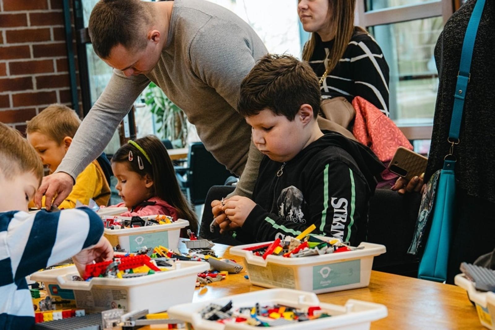 Zdjęcie w galerii na portalu naszwodzislaw.com: Wydarzenie Roboty, Gry i Ty z ogromnym zainteresowaniem [FOTO] wiadomości z regionu