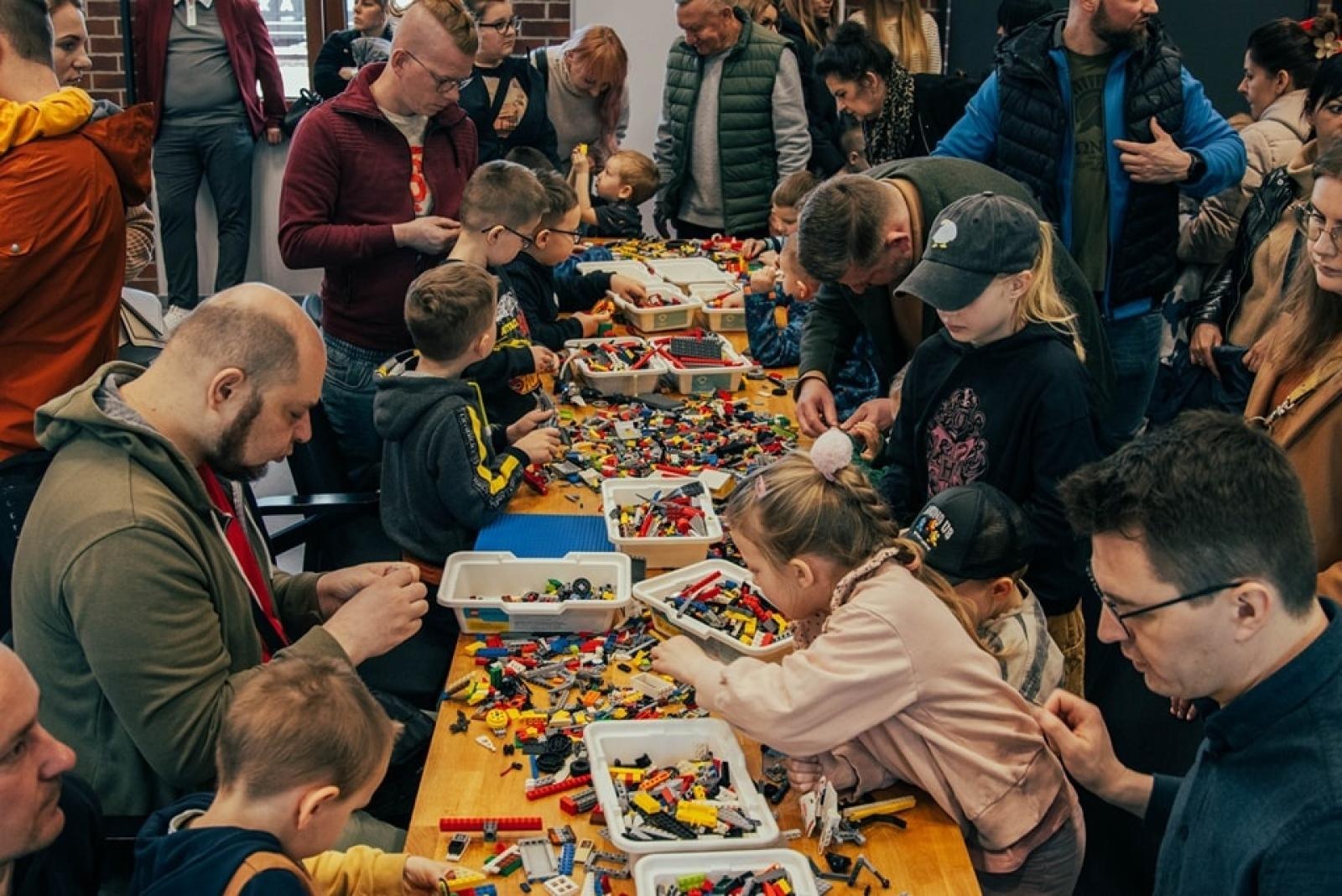 Zdjęcie w galerii na portalu naszwodzislaw.com: Wydarzenie Roboty, Gry i Ty z ogromnym zainteresowaniem [FOTO] wiadomości z regionu