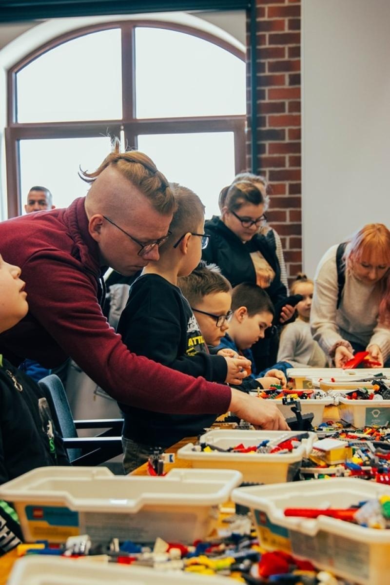 Zdjęcie w galerii na portalu naszwodzislaw.com: Wydarzenie Roboty, Gry i Ty z ogromnym zainteresowaniem [FOTO] wiadomości z regionu