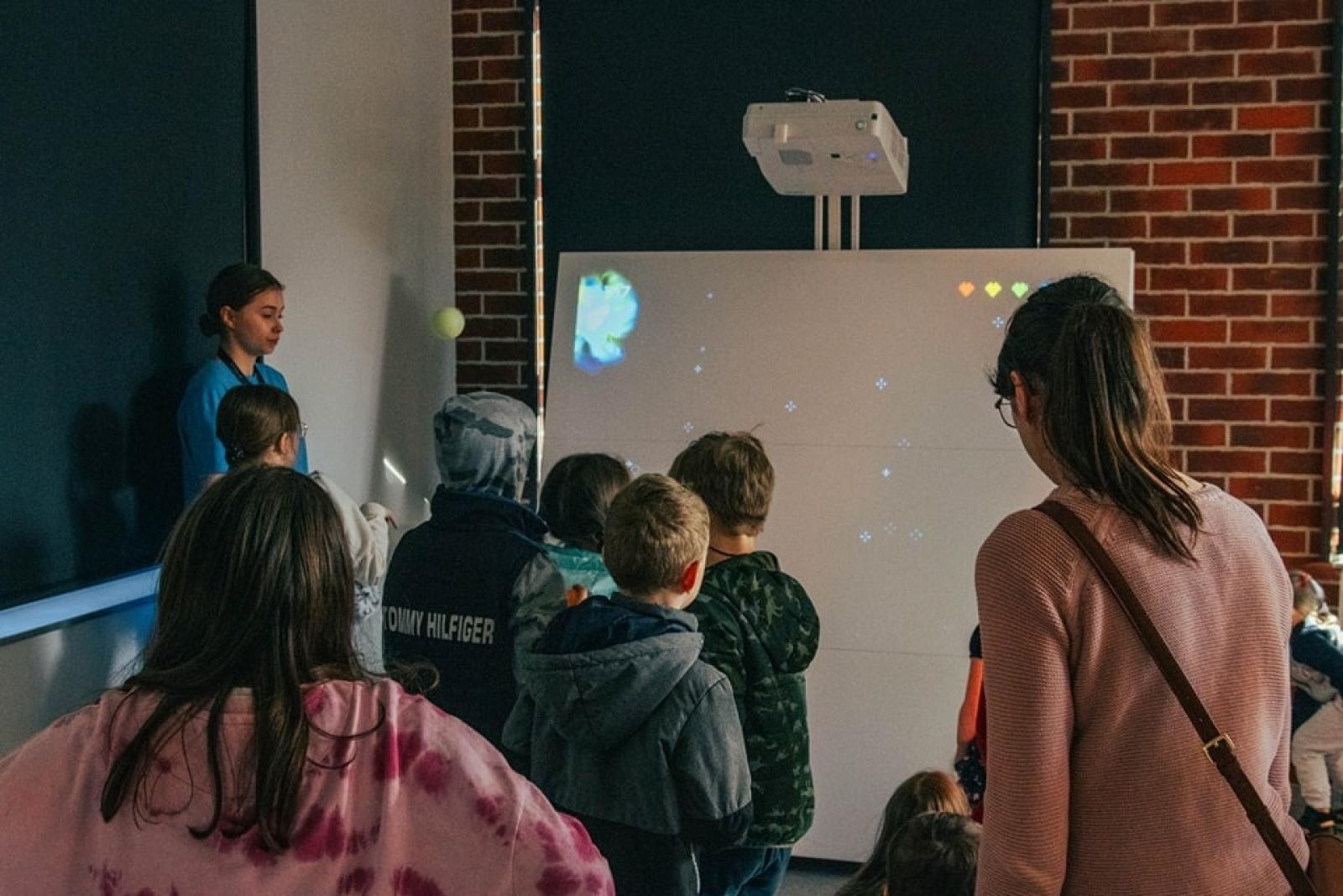 Zdjęcie w galerii na portalu naszwodzislaw.com: Wydarzenie Roboty, Gry i Ty z ogromnym zainteresowaniem [FOTO] wiadomości z regionu