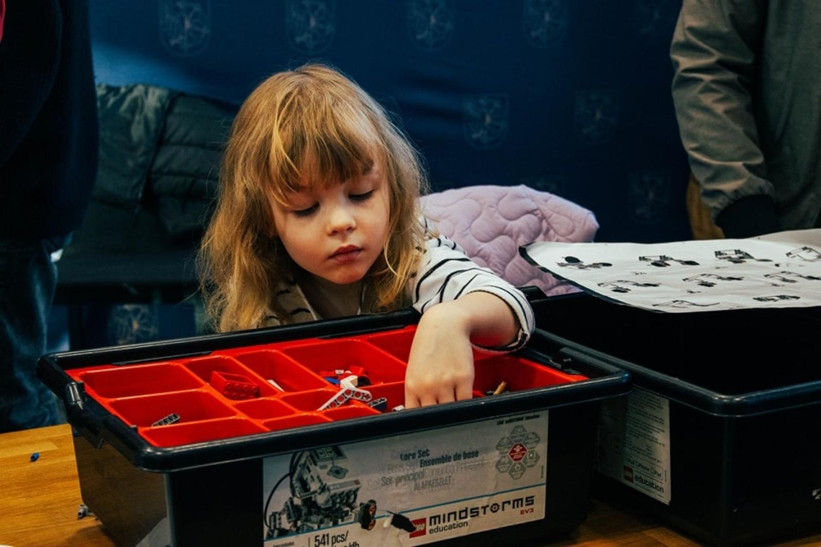 Zdjęcie w galerii na portalu naszwodzislaw.com: Wydarzenie Roboty, Gry i Ty z ogromnym zainteresowaniem [FOTO] wiadomości z regionu