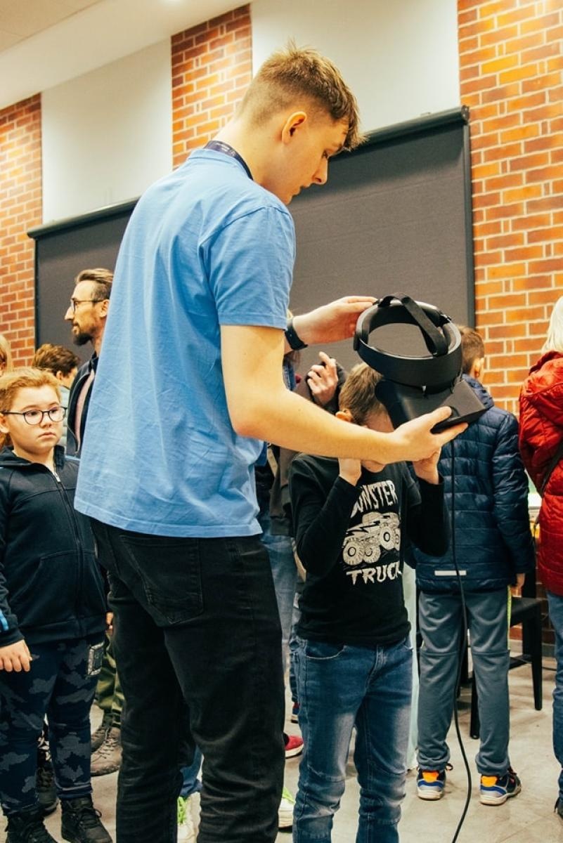 Zdjęcie w galerii na portalu naszwodzislaw.com: Wydarzenie Roboty, Gry i Ty z ogromnym zainteresowaniem [FOTO] wiadomości z regionu