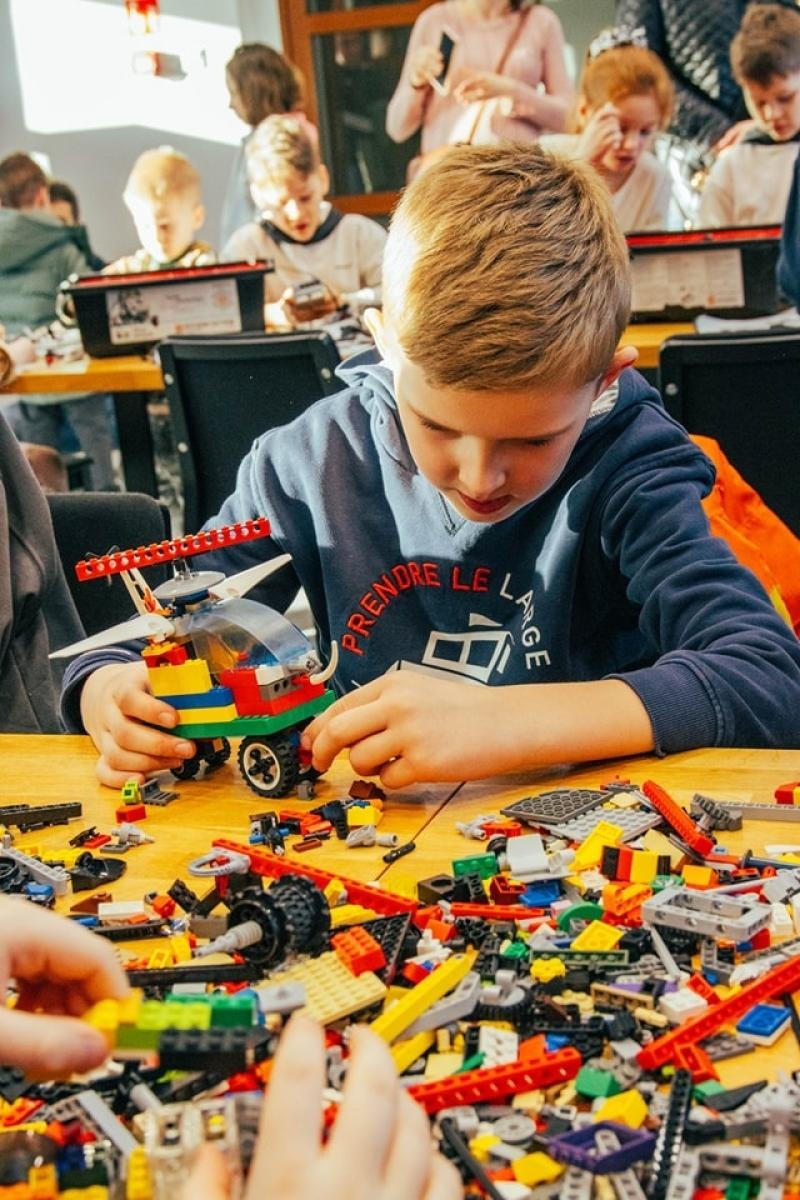 Zdjęcie w galerii na portalu naszwodzislaw.com: Wydarzenie Roboty, Gry i Ty z ogromnym zainteresowaniem [FOTO] wiadomości z regionu