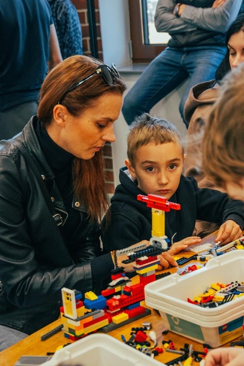 Zdjęcie w galerii na portalu naszwodzislaw.com: Wydarzenie Roboty, Gry i Ty z ogromnym zainteresowaniem [FOTO] wiadomości z regionu