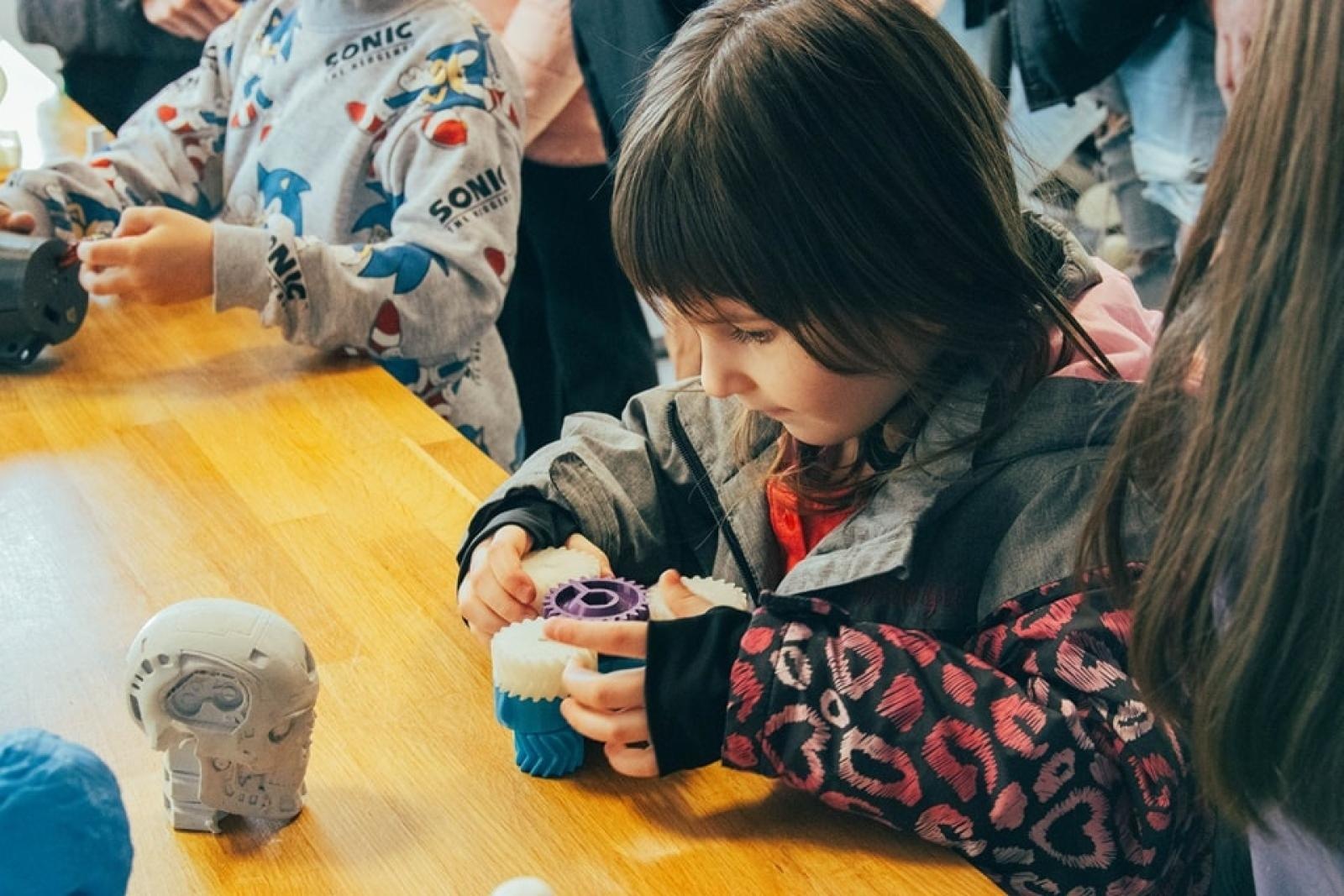 Zdjęcie w galerii na portalu naszwodzislaw.com: Wydarzenie Roboty, Gry i Ty z ogromnym zainteresowaniem [FOTO] wiadomości z regionu