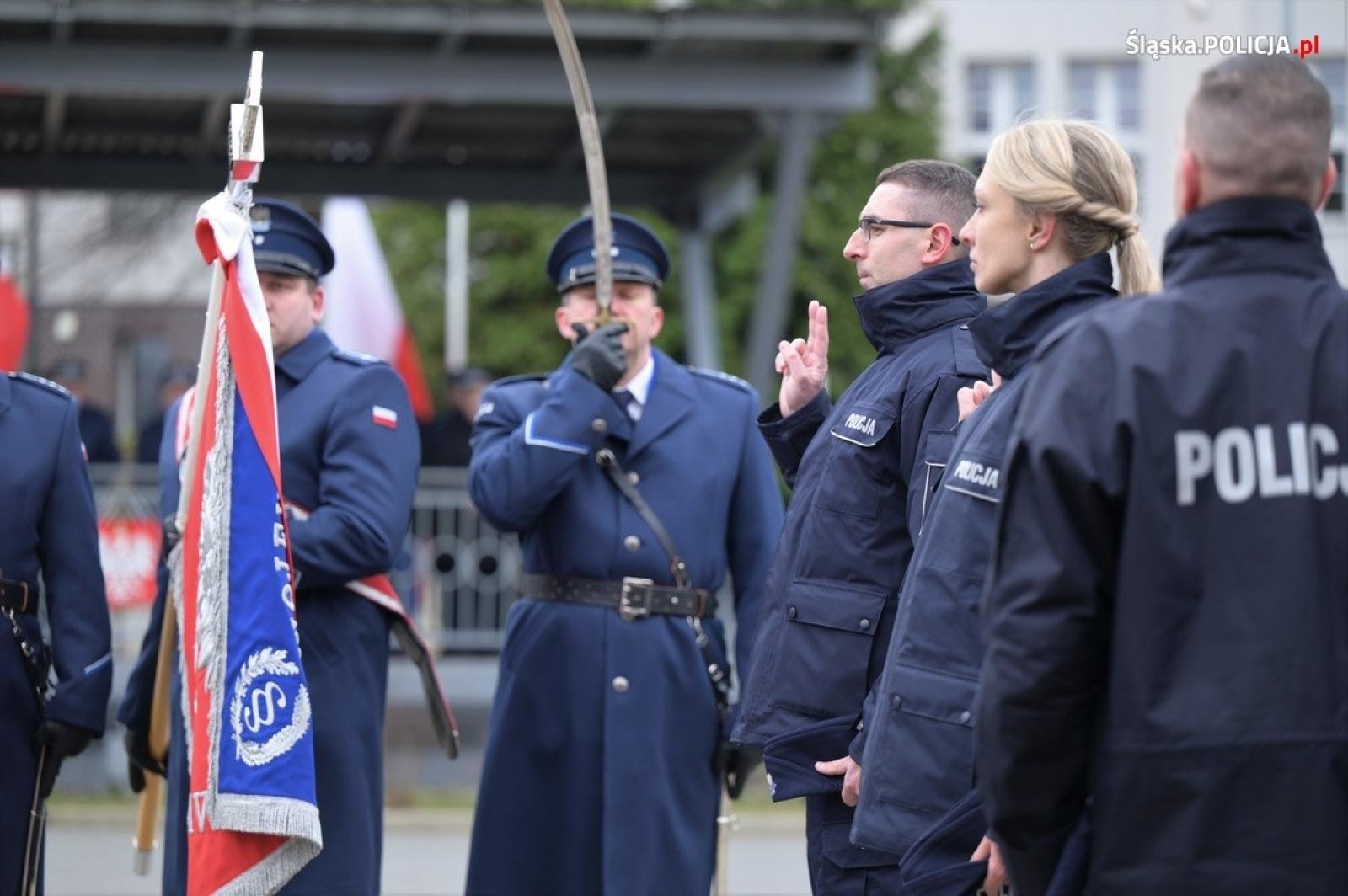 Zdjęcie w galerii na portalu naszwodzislaw.com: Uroczyste ślubowanie nowych policjantów [FOTO] wiadomości z regionu