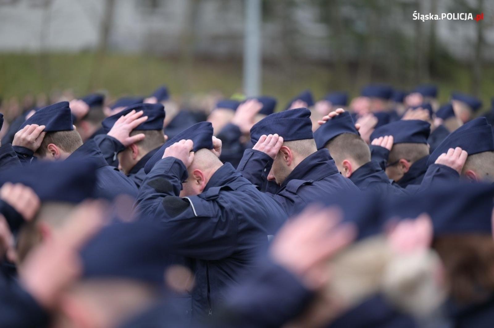 Zdjęcie w galerii na portalu naszwodzislaw.com: Uroczyste ślubowanie nowych policjantów [FOTO] wiadomości z regionu