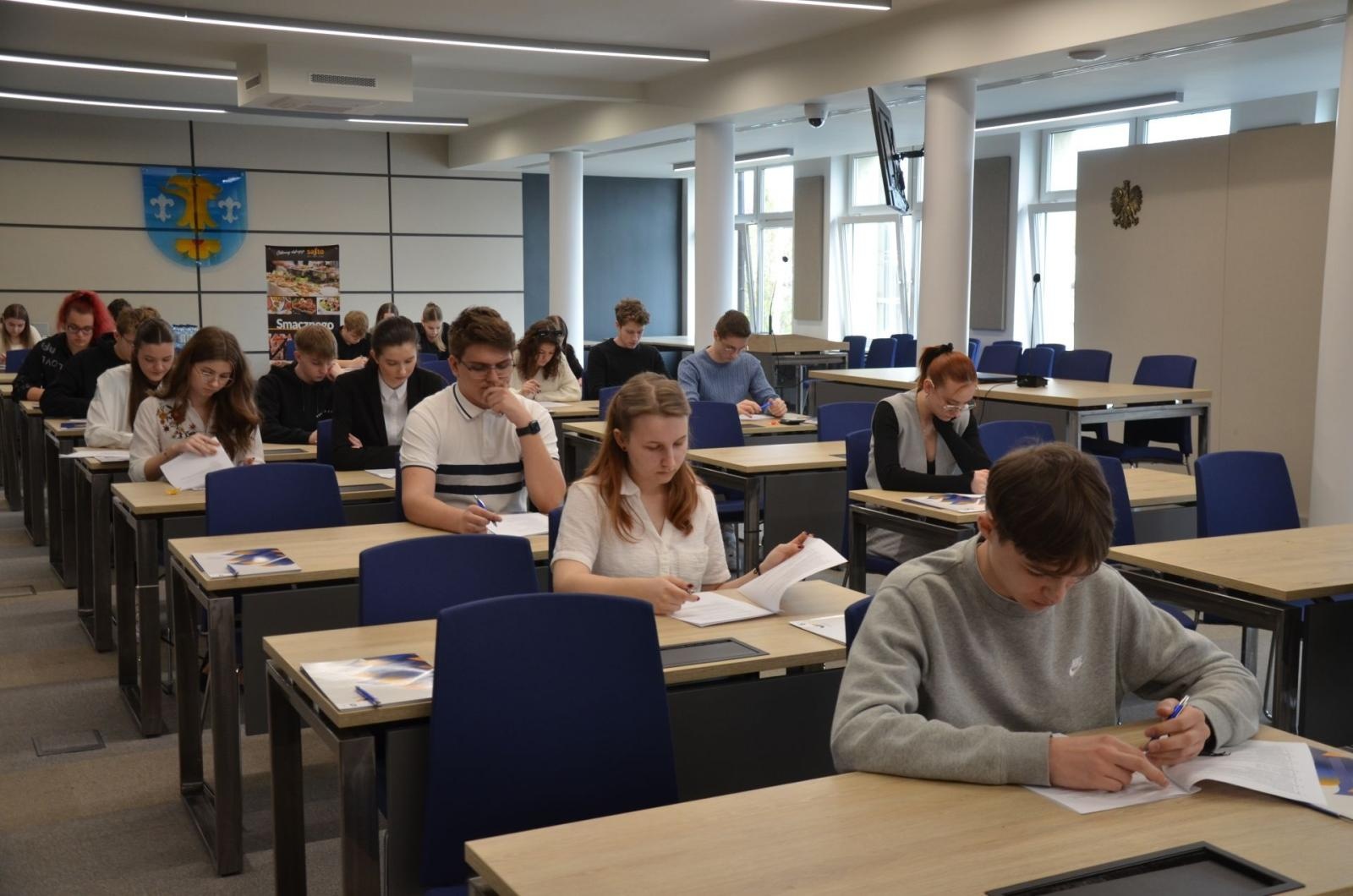 Zdjęcie w galerii na portalu naszwodzislaw.com: Młodzież odkrywała tajemnice rynku pracy wiadomości z regionu