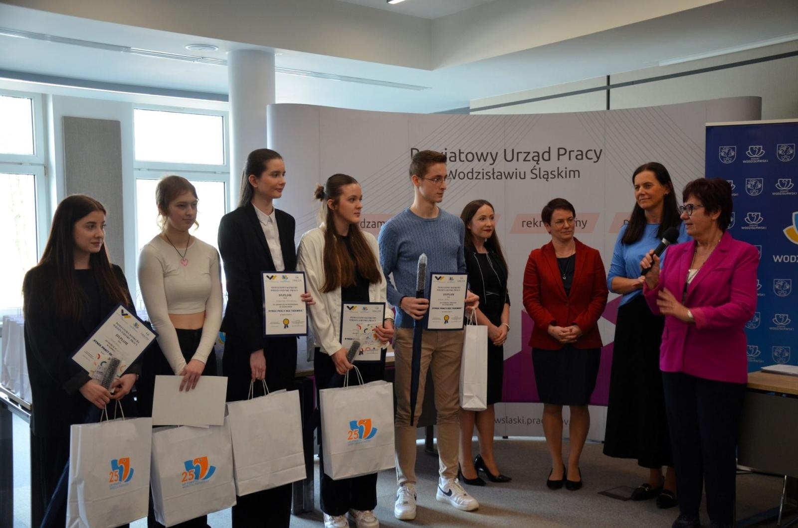 Zdjęcie w galerii na portalu naszwodzislaw.com: Młodzież odkrywała tajemnice rynku pracy wiadomości z regionu