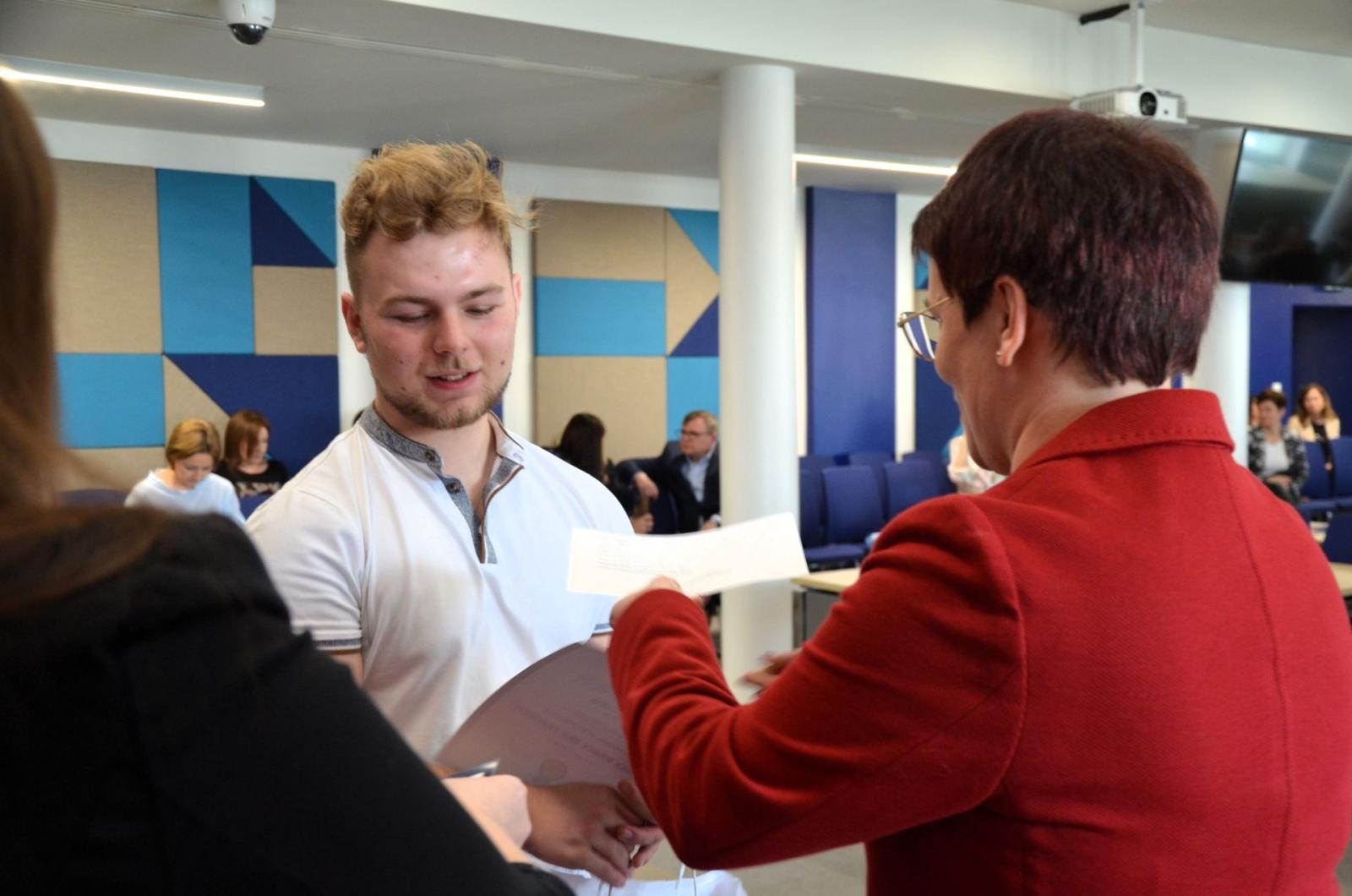 Zdjęcie w galerii na portalu naszwodzislaw.com: Młodzież odkrywała tajemnice rynku pracy wiadomości z regionu