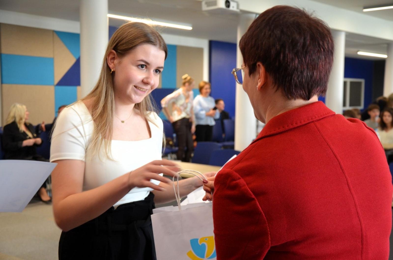 Zdjęcie w galerii na portalu naszwodzislaw.com: Młodzież odkrywała tajemnice rynku pracy wiadomości z regionu