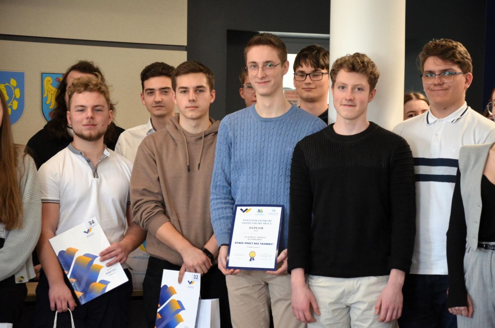 Zdjęcie w galerii na portalu naszwodzislaw.com: Młodzież odkrywała tajemnice rynku pracy wiadomości z regionu