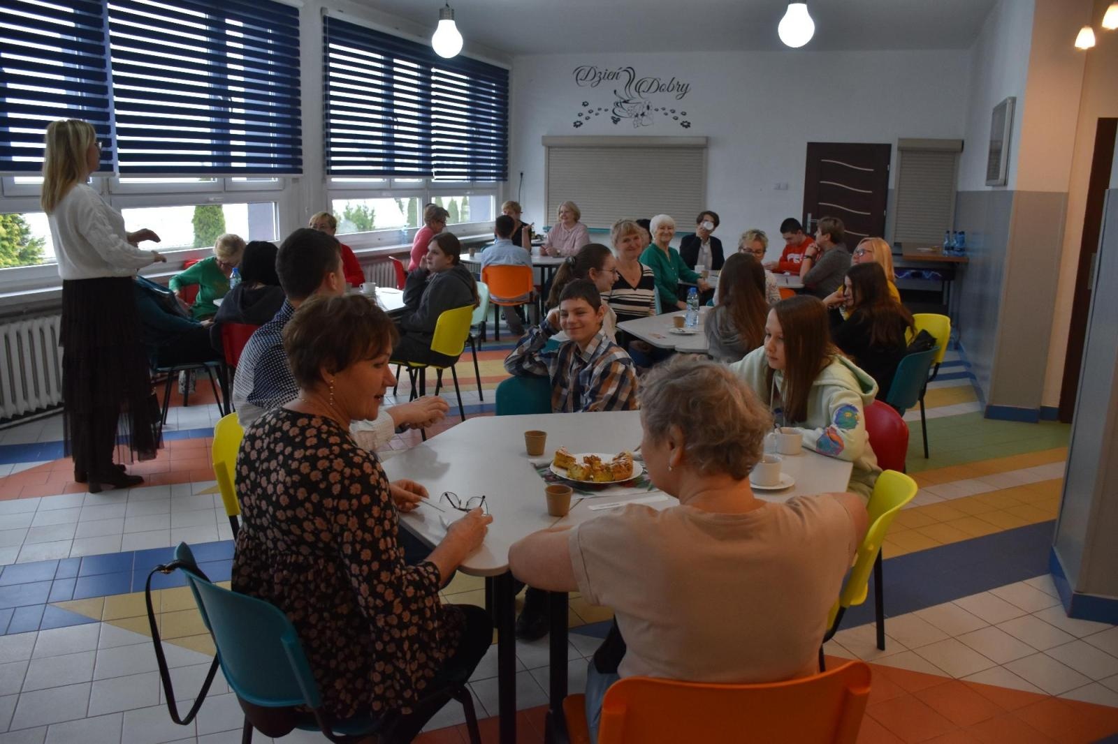 Zdjęcie w galerii na portalu naszwodzislaw.com: Młodość kontra doświadczenie w ZSP7 wiadomości z regionu