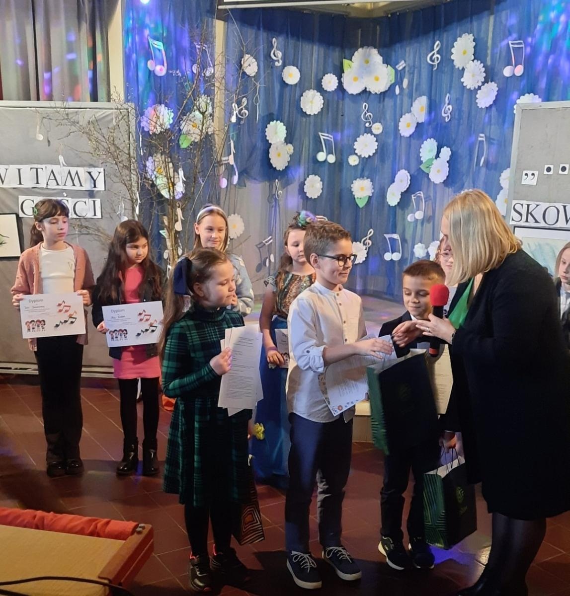 Zdjęcie w galerii na portalu naszwodzislaw.com: Ekopiosenka. I powiatowy konkurs za nami wiadomości z regionu