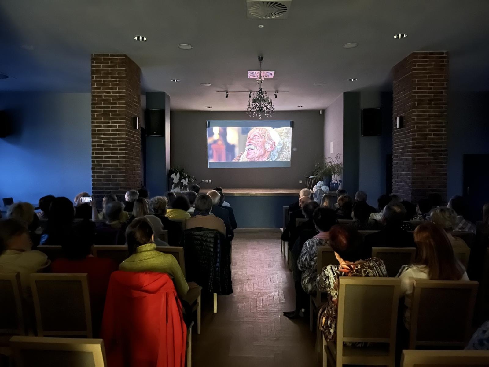 Zdjęcie w galerii na portalu naszwodzislaw.com: Autorka książki o Franciszku Pieczce spotkała się z czytelnikami w Godowie wiadomości z regionu